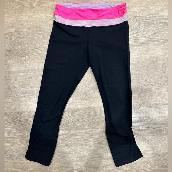 Lululemon Run Inspire Crop Leggings Black & Pink - Picture 2 of 6